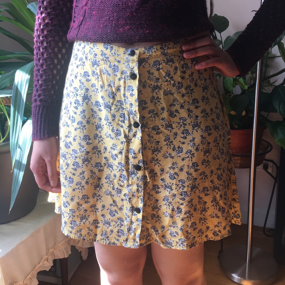 Yellow floral print skirt with contrast buttons